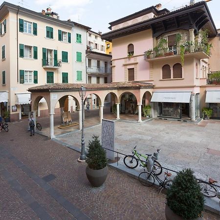 Casa Piazza Erbe 70 Mq Appartement Riva del Garda Buitenkant foto