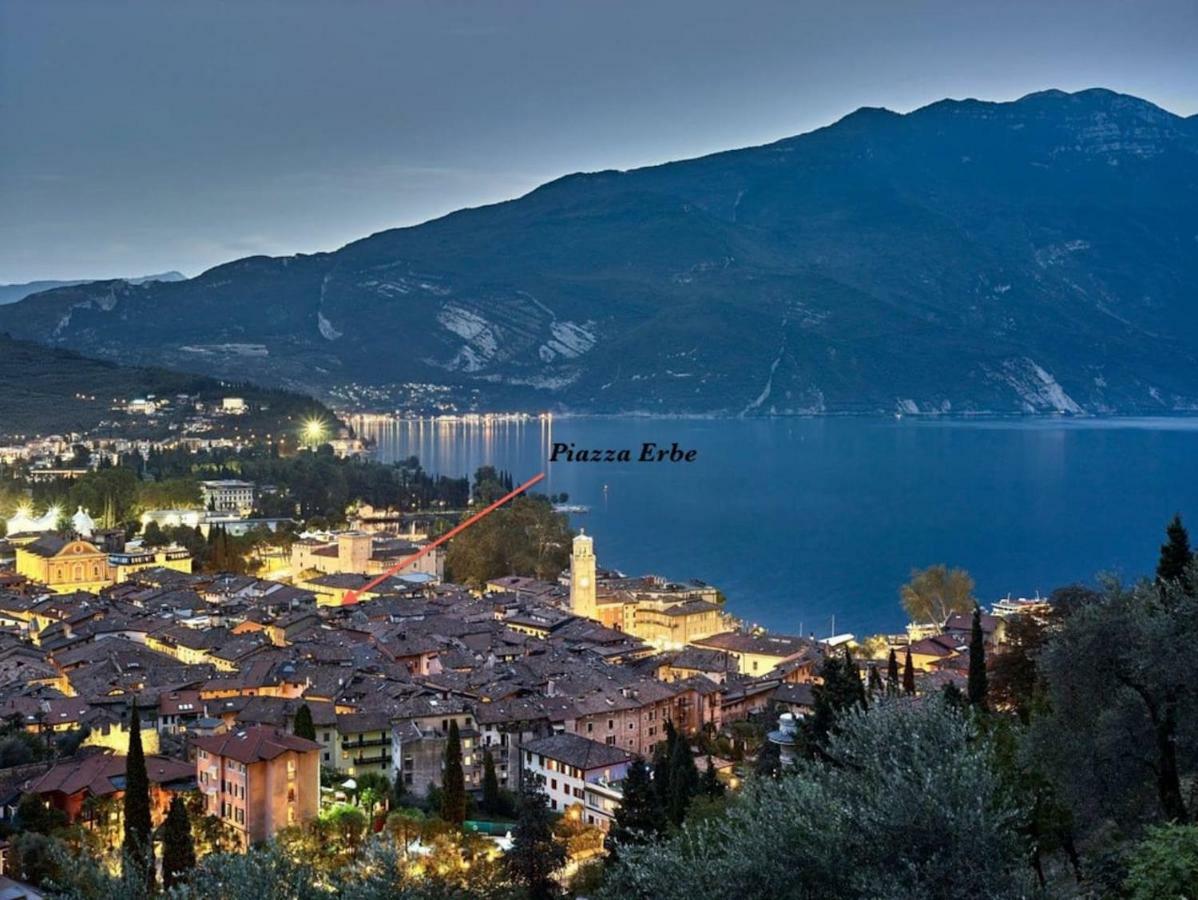 Casa Piazza Erbe 70 Mq Appartement Riva del Garda Buitenkant foto